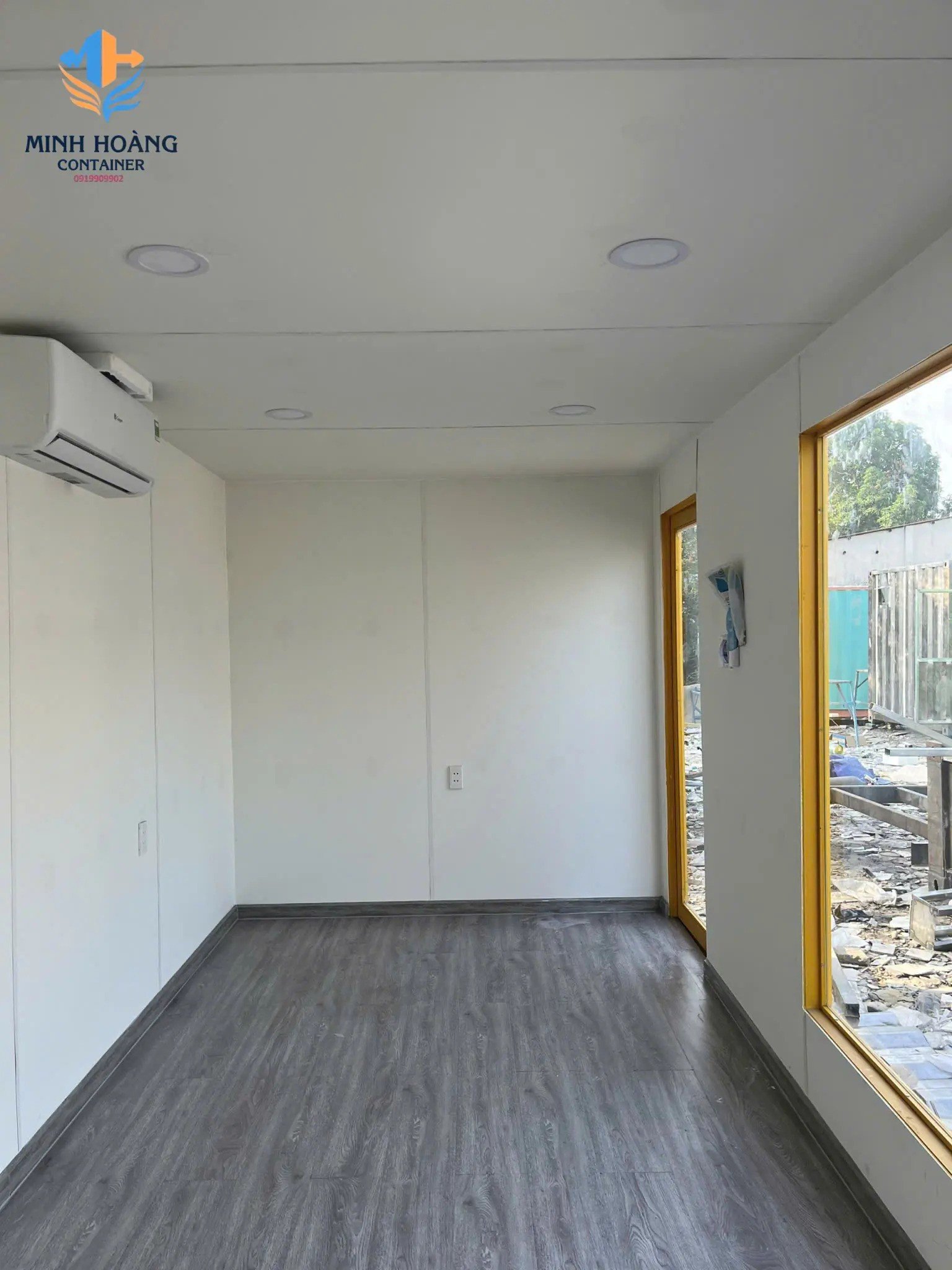 Thiết Kế Nhà Container Chữ L 2x20 Feet Dạng Kính: Tối Ưu Diện Tích, Tích Hợp Ban Công Rộng